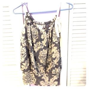 Flirty and chic gray/whit paisley silky tank